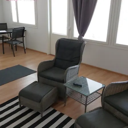 Kamreerintie 아파트